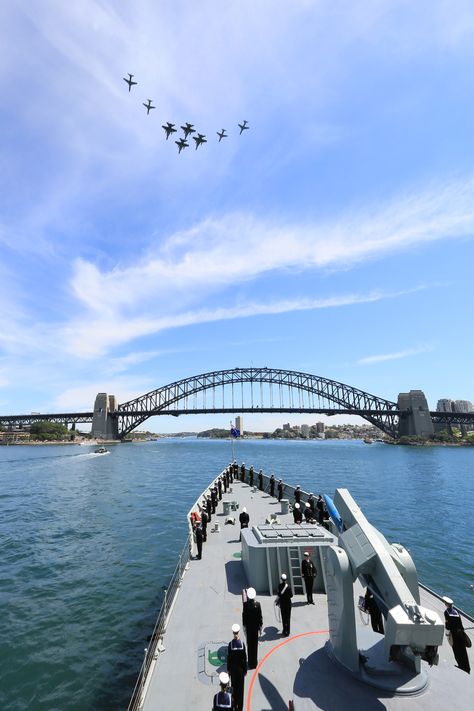 RAAF aircraft lead in the fleet during the Royal Australian Navy's International Fleet Review on Sydney Harbour Air Force Images, Flight Movie, Australian Navy, Naval Aviator, Australian Defence Force, Royal Australian Navy, Royal Australian Air Force, Navy Girl, Sydney Harbour