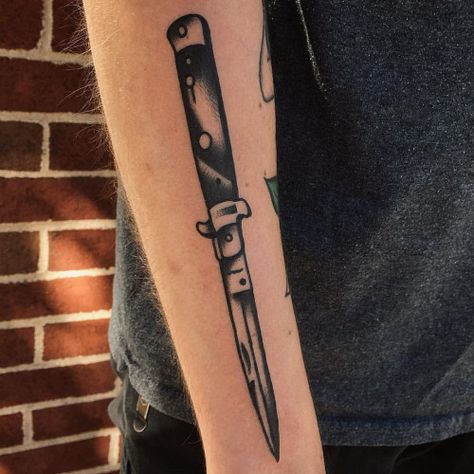 Punk Tattoos Men, Switchblade Tattoo Design, Ellie Switchblade Tattoo, Traditional Switchblade Tattoo, Switchblade Drawing, Traditional Knife Tattoo, Switch Blade Tattoo, Switchblade Tattoo, Heart And Soul Tattoo