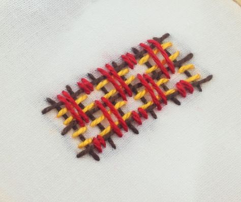 Plaid Filling Stitch / Tartan Stitch Plaid Embroidery, T Craft, Textile Art Embroidery, Needlepoint Stitch, Embroidery Sampler, Embroidery Stitches Tutorial, Art Embroidery, Stitch Ideas, Needlework Embroidery