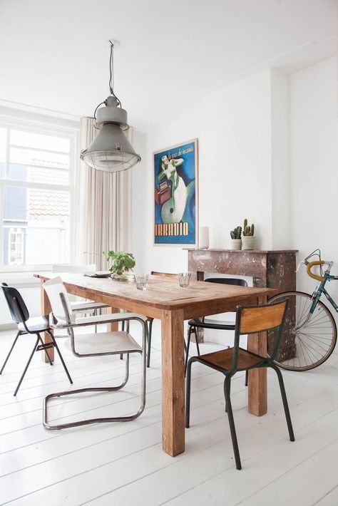 Picture Perfect Proof That You Should Mix and Match Your Dining Chairs | Hunker Bachelor Pad Dining Room, Mix Match Chairs, Mismatched Dining Chairs, Mismatched Chairs, Small Dining, Retail Furniture, Modern Dining Room, Dining Room Design, Room Table