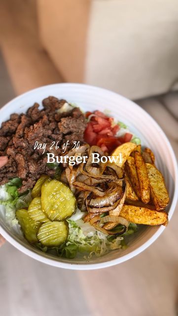 Liz | Fitness + Nutrition Coach on Instagram: "Day 26 of 30: High Protein Recipes 🤩 Today we’re making a burger bowl 🍔😋 Here’s what you’ll need (1 serving): 5oz 96/4 lean ground beef ~2 cups of shredded lettuce Half of a tomato Pickles 2 baby yellow potatoes 2tbsp ketchup 2tbsp mustard Some grilled onions Macros per serving: C: 40 P: 30 F: 5.2 Enjoyyyy 🫶🏼🍔 #highproteinmeals #burgerbowl #mealprepideas #highproteinlowcarb #healthyrecipe #nutritiontips" Macro Burger Bowl, High Protein Meals Paleo, High Protein Super Bowl Food, Protein Burger Bowl, Low Calorie Burger Bowl, Burger Bowls With Potatoes, Beef Protein Bowl, Ground Turkey Burger Bowl, High Protein Burger Bowl