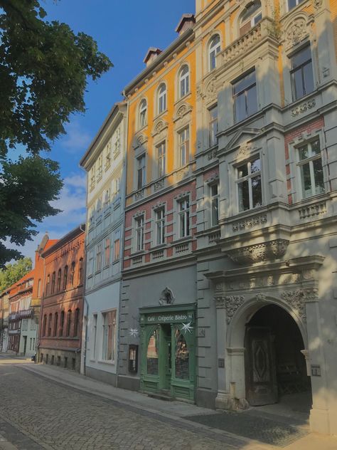 Small Town Cafe, Old Town Coffee, European Town, Summer Vibes Aesthetic, German Town, Vacation Europe, Coffee Shop Aesthetic, Europe Vacation, Small Town