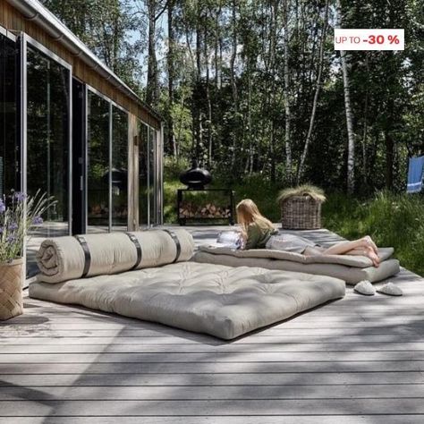 Garden Sofa, Outdoor Lounge, Outdoor Design, The Cool, Futon, Garden Inspiration, Outdoor Bed, In The Middle, Outdoor Sofa