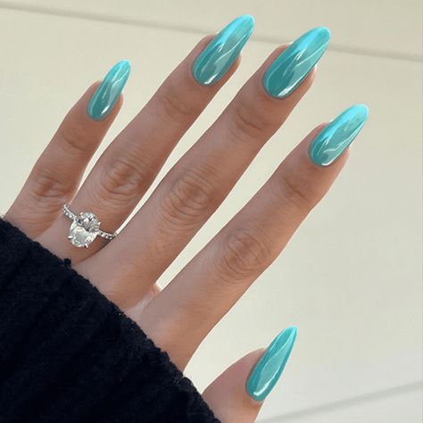 21 Blue Chrome Nail Ideas You'll Want to Show Your Manicurist Nails Midnight Blue, Teal Chrome Nails, Blue Chrome Nail, Teal Chrome, Chrome Nail Ideas, Chrome Manicure, Blue Chrome Nails, Blue French Tips, Holographic Blue