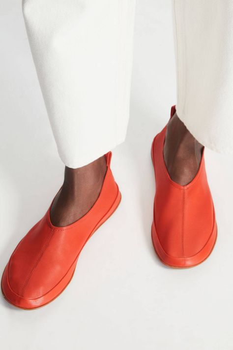 Red Ballerinas, Edgy Boots, Ballerina Pumps, Chic Sandals, Womens Summer Shoes, High Waist Fashion, Women Over 50, Leather Ballet Flats, On Repeat