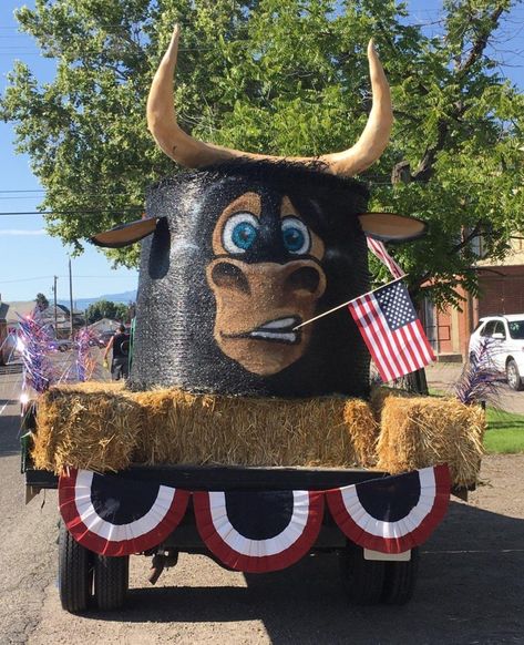 Ffa Parade Floats, Agriculture Parade Float Ideas, Hay Bale Characters, Farm Floats For Parade, Rodeo Parade Float Ideas, Farm Parade Float Ideas, Ffa Float Ideas For Parade, Round Hay Bale Decorating Ideas Fall, Round Bale Decorating Ideas