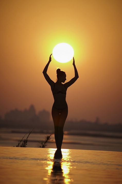 Sun Poses, Photo Yoga, Silhouette Photography, Beach Photography Poses, Yoga Exercises, Guiding Light, Sun Sets, Beach Poses, Beach Photoshoot