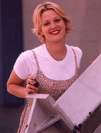 Mad Love Drew Barrymore, Celeb 90s Fashion, 90s Dress Over Shirt, White Tee Under Dress Outfit, White T Shirt Under Dress, White Tee Under Dress, Drew Barrymore 90s Outfits, 90s Style Dress, 90s Tops Women