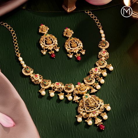 Witness a glimpse of Indian heritage carved in gold, complemented by pearls, gemstones and diamonds in this gorgeous jewellery set. Visit a store near you to explore more such jewellery. #MalabarGoldAndDiamonds #AkshayaTritiya #GlowOfGold Malabar Gold Jewellery, Malabar Jewellery, Jewellery Shoot, Photography Set Up, Akshaya Tritiya, Jewellery Photography, Gold Necklace Indian, Antique Bridal Jewelry, Necklace Indian