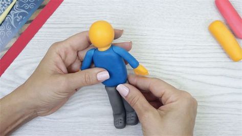 Clay Person Easy, Air Dry Clay Person, Air Dry Clay Figurines Diy, Diy Clay People, Polymer Clay People Easy, Polymer Clay People Tutorial, Air Dry Clay People, Air Dry Clay Figures Easy, Clay People Easy