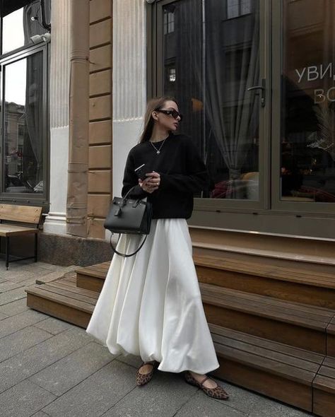 Style Maxi Skirt Fall, Maxi Bubble Skirt, Long Bubble Skirt Outfit, White Balloon Skirt Outfit, White Bubble Skirt, White Skirt Winter, Balloon Skirt Outfit, Bubble Skirt Outfit, Elegant Skirt Outfits