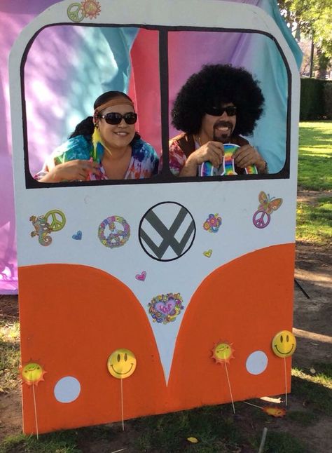 Hippie Carnaval, Anniversary Party Themes, Vw Bus Photo, Flower Power Party, Decades Party, 30th Anniversary Parties, Hippie Birthday Party, Homecoming Floats, 70s Theme Party