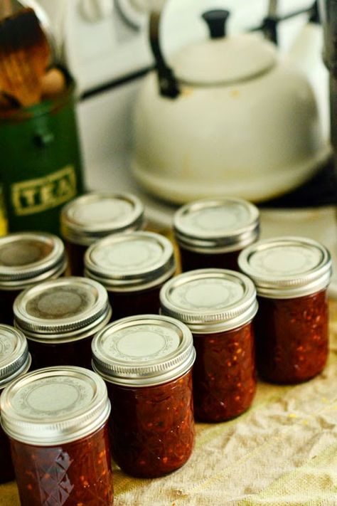 Tomato base and tomato jam Tomato Jam Crockpot, Canning Cupboard, Lots Of Tomatoes, Canning Food, Tomato Jam, Home Canning, Homemade Jam, Food Preservation, How To Can Tomatoes