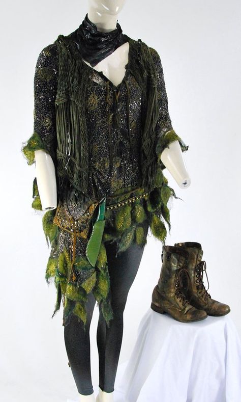 “Tinkerbell” signature fairy ensemble from Once Upon a Time Season 3. Neverland Outfits, Once Upon A Time Costumes, Once Upon A Time Outfits, Time Costume, Bell Costume, Evil Queen Costume, Build A Character, Dresses Straight, Black Swan Costume