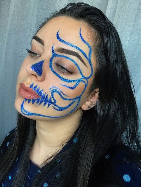 Blue Makeup Looks Halloween, Halloween Makeup Face Paint, Blue Makeup Halloween, Blue Halloween Makeup Ideas, Blue Skeleton Makeup, Blue Skull Makeup, Glitter Skeleton Makeup, Colorful Skeleton Makeup, Facepainting Ideas Halloween