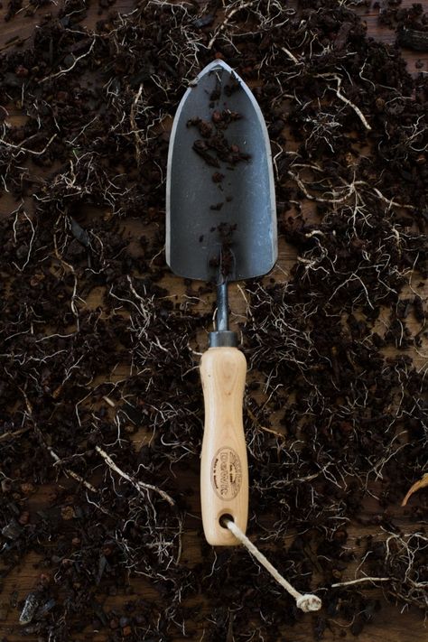 Planting Trowel: Good for Digging & planting. Rely on the sharp-bladed edge to cut up roots that are in the way as you dig a hole for a plant.Care and Maintenance: Rust resistant (with a tempered stainless steel blade); wipe dry with a clean cloth after each use. Cleaning Garden Tools Remove Rust, Gardening Tools Aesthetic, Plant Tools Must Have, Gardening Tools Illustration, Garden Weeding Tools, Iron Pipe, Garden Trowel, Cleaning Clothes, Garden Tools