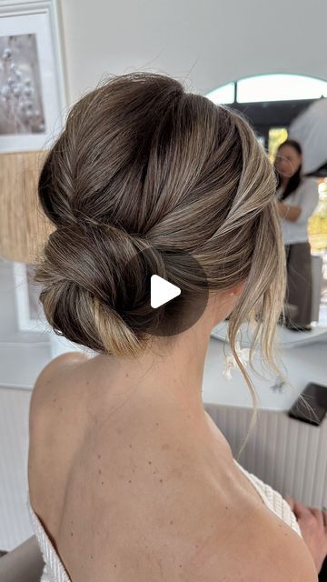 5,554 likes, 72 comments - juliafratichelli.haircoaching on July 4, 2024: "New video tutorial on creating a low textured bun. Twists and texture can truly transform a simple bun into a breathtaking bridal hairstyle. Do you love working with twists and adding texture to your styles? What’s your favorite technique to achieve that perfect look? Save this video for later and give this hairstyle a try! #juliafratichelli #hairstyletutorial #hairstyle #hairtutorial #hairtransformation #hairideas #ha How To Simple Updos For Medium Hair, Voluminous Low Bun Wedding, How To Do A Formal Low Bun, Loose Chignon Updo, Bun Updos For Wedding, Soft Bun Updo, Wedding Hair Up Medium Length, Bridal Buns Low, Red Carpet Bun Hairstyle