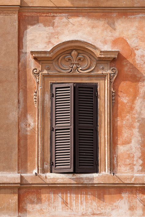 Detail of facade in Roma Balcony Design Architecture, Italian Facade, Classic Facade, Italian Bistro, Interior Design Classes, Classic Window, French Exterior, Building Front, Old Shutters