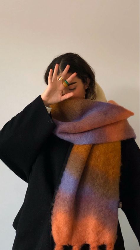 Chunky Scarf Outfit, Scarf Aesthetic, Scarf Outfit Winter, Big Scarf, Scarf Outfit, Warm Blanket, Cashmere Wool, Looks Style, Mode Inspiration