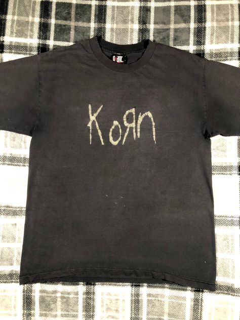 Korn - Vintage 90s - Nu Metal Hard Rock Band T Shirt - Size L The shirt shows heavy wear and heavy fading. The graphic shows cracking and fading. There are holes in the front, back, and armpits. There are light marks/stains on the front and back. The neck, sleeve, and waist hems are fraying. Please refer to the photos Metal Outfit, Vintage Band Shirts, Metal Band Shirts, Metal Shirts, Distressed T Shirt, Metal T Shirts, Metal Fashion, Tee Outfit