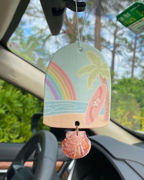 Seashell Car Decor, Beachy Car Accessories, Beach Car Decor, Beachy Car Decor, Beachy Car Interior, Beachy Car, Girly Car Accessories, Car Things, Car Deco