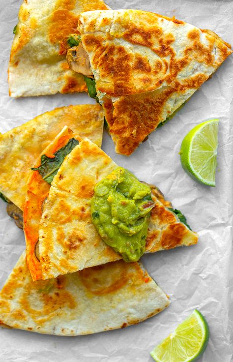 Mushroom 'Queso-dillas' with Chunky Guacamole - HealthyHappyLife.com Quesadilla Vegan, Recipe Guacamole, Vegetarian Camping Recipes, Vegan Camping Food, Vegetarian Camping, Taco Tuesday Recipes, Tuesday Recipes, Greek Appetizers, Vegan Tzatziki