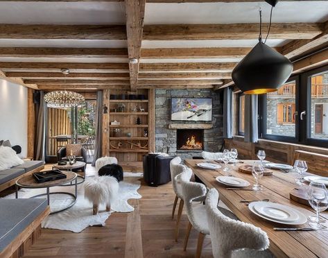 ceiling Mountain Home Decorating, Lodge Interior Design, Modern Mountain Lodge, Mountain House Interior, Mountain Interior Design, Ski Apartment, Mountain House Decor, Chalet Interior Design, Mountain Home Interiors