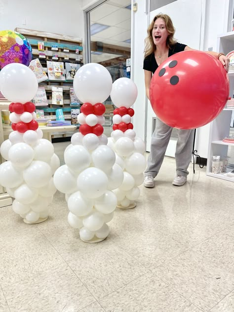 Life Size Bowling, Bowling Pin Balloon Column, Bowling Balloon Arch, Bowling Balloon Decorations, Bowling Balloons, Bowling Decor, Bowling Themed Birthday Party, Bowling Centerpieces, Diy Bowling Pins