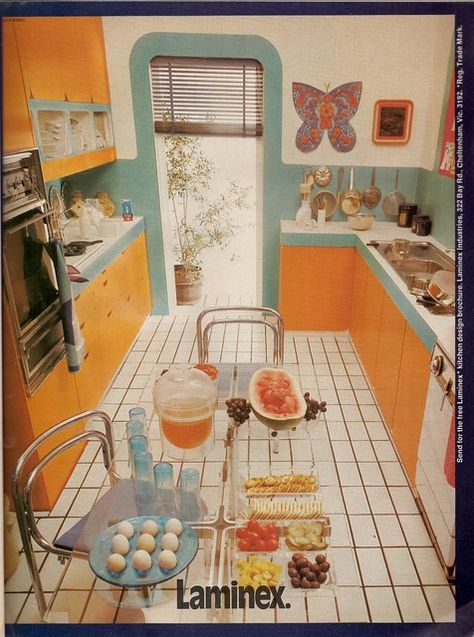 Bright Retro Kitchen, Retro Turquoise Kitchen, Kitchen Ideas 70s, 1960s Home Decor 60s Kitchen, Colorful Retro Kitchen, Blue And Orange Kitchen, 70’s Kitchen, Gamer Room Design, Retro Rooms