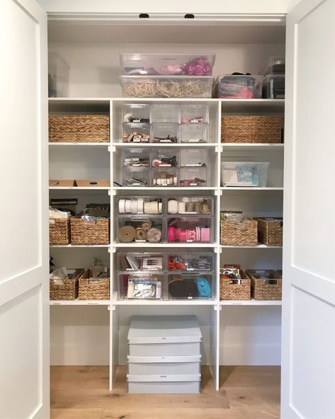 Simply Done: The Most Beautiful Office Closet - simply organized Small Closet Design Ideas, Office Closet Organization Ideas, Closets Organization Ideas, Home Office 2023, Office Closet Organization, Art Closet, Closet Office Organization, Small Closet Design, Diy Closet System