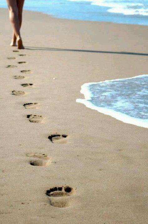 Footprints In The Sand, Beach Photography Poses, Foto Tips, Beach Poses, Beach Photoshoot, Summer Photos, Summer Pictures, Summer Photography, Photo Instagram