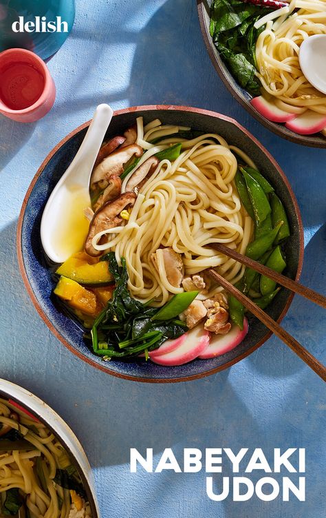 Nabeyaki udon is a one-pot Japanese noodle soup that is high in flavor, low in commitment. Nabeyaki Udon Recipe, Nabeyaki Udon, Udon Recipe, Udon Soup, Season Change, Wheat Noodles, Japanese Soup, Healthy Soups, Fall Soup Recipes