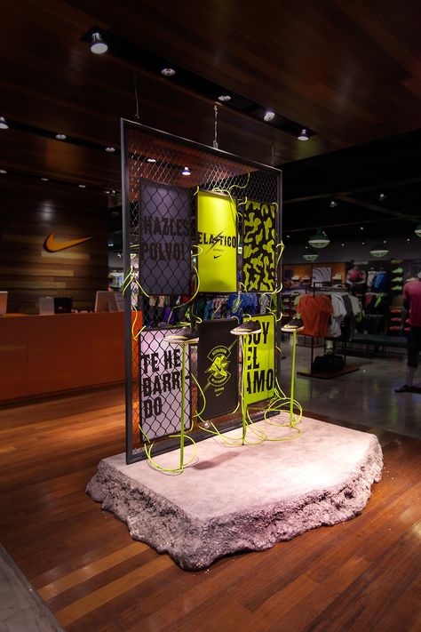 Cool Store Design, Nike Display, In Store Display, Nike Retail, Clothing Display, Wire Installation, Desain Buklet, Retail Store Design, Healthy Dog Treat Recipes