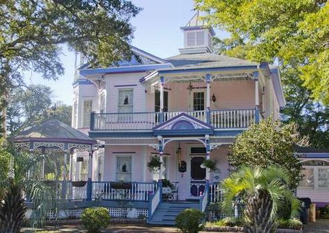 Southern Victorian Homes, Victorian Home Remodel, Southport North Carolina, Queen Anne Victorian House, Victorian Exterior, Old Victorian Homes, Victorian Style Homes, Porch Colors, Pool Water Features