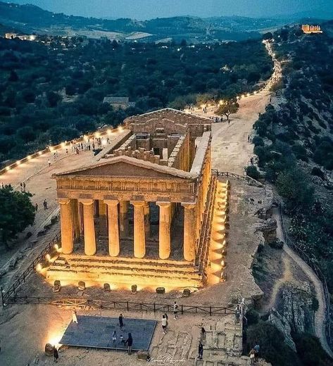 Valley Of The Temples, Agrigento Sicily, Visit Sicily, Italy Tourism, Greece Art, See World, Ancient Greek Architecture, Italy Tours, Italy Aesthetic