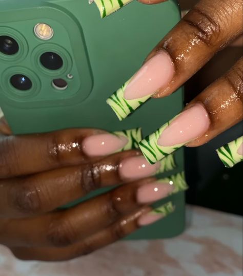 Zebra Nails Green, Square Nail Designs Colorful, Zebra Print Acrylic Nails French Tip, Zebra Short Nails, Shorties Nails Green, Black White And Green Nails, Zebra Design Nails, Green Zebra Print Nails, Green Vacation Nails