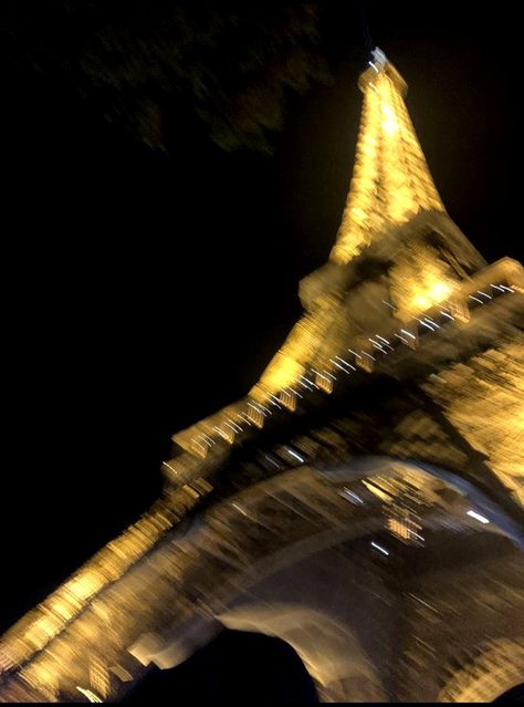 Eifell Tower Aesthetic Wallpaper, Paris Cover Photo, Blurry Aesthetic Background, Eifell Tower Aesthetic, Golden Aesthetic Wallpaper, Aesthetic Blurry Wallpaper, Blurry Photos Aesthetic, Blurry Aesthetic Wallpaper, Paris Eiffel Tower Aesthetic