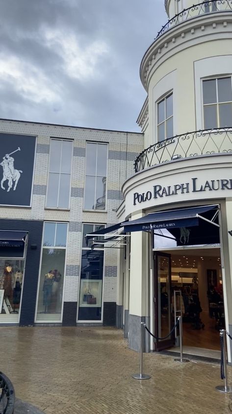 Polo Ralph Lauren Old Money, Ralph Lauren Store Aesthetic, Old Money Style Beach, Ralph Lauren Aesthetic Wallpaper, Polo Wallpaper, Polo Ralph Lauren Store, Polo Ralph Lauren Wallpaper, Ralph Lauren Aesthetic Outfit, Polo Ralph Lauren Aesthetic