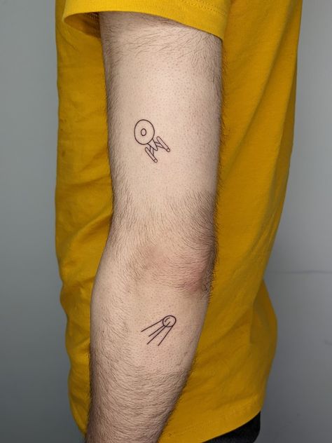 Star Trek Tattoo Ideas, Voyager Tattoo, Star Trek Tattoo, Scale Tattoo, Gorgeous Tattoos, Small Hand Tattoos, Star Trek Voyager, Tiny Star, 1 Tattoo