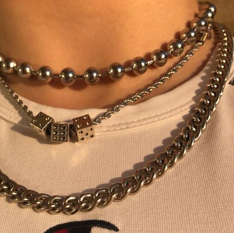 Jewelry With Outfits, Bhavya Ramesh, Chains Aesthetic, Streetwear Jewelry, Boys Necklace, Edgy Accessories, Necklace Outfit, Boys Jewelry, Mens Silver Necklace