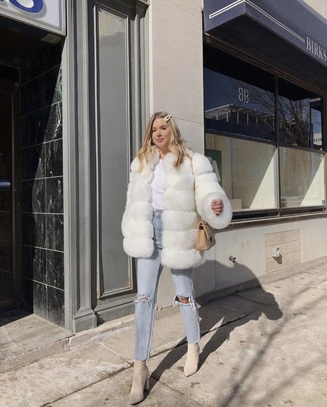 Faux Fur Coats Outfit, Fur Coat Outfit, White Fur Coat, Coat Outfit, Dresses 2020, White Fur, Outfits Winter, Looks Chic, Winter Fashion Outfits