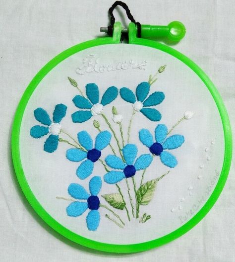 It's a hand embroidery needle work. This the simple and beautiful satin stitch flowers design. Satin Hand Embroidery Designs, Satin Embroidery Designs Easy, Flat Embroidery Design, Simple Art Work Design, Flat Stitch Embroidery Design, Satin Stitch Embroidery Design Flower, Satin Embroidery Stitch, Satin Embroidery Designs, Satin Stitch Design