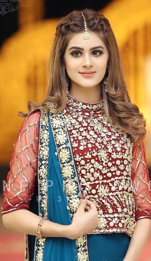 hair style girl for mehndi function Lehenga Hairstyles, Hairstyles For Indian Wedding, Hairstyles For Gowns, Engagement Hairstyles, Indian Wedding Hairstyles, Open Hairstyles, Indian Bridal Hairstyles, Front Hair Styles, Peinados Fáciles Para Cabello Corto