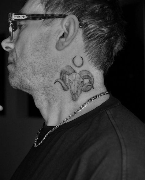 Damon Albarn Tattoo, Blur Tattoos Band, Blur Tattoos, Damon Albarn Now, Damon Albarn Wallpaper, British Bands, Blur Band, Damon Albarn, Band Tattoo