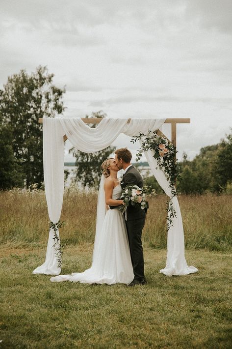 Simple Boho Wedding Arbor, Wedding Arch Simple Greenery, Simple Wood Arch Wedding, Wedding Altars Outdoor Simple, Simple Alter Decorations, Wedding Arch No Flowers Simple, Simple Wedding Arches Outdoors, Greenery Wedding Arch Outdoor Ceremony, Diy Wedding Altar Outdoor