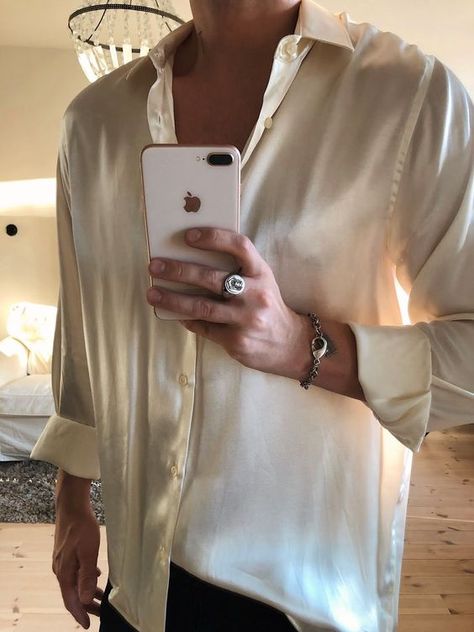 Male Influencer, Satin Shirt Men, Silk Shirt Outfit, White Satin Shirt, Silk Shirt Men, Hypebeast Fashion, Masculine Fashion, Shirt Outfit Men, Jewelry Instagram