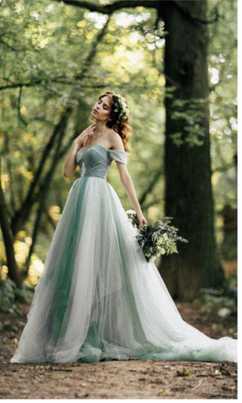 Prom Dress Photoshoot Ideas, Gown Poses Photography Photo Ideas, Gown Photoshoot Poses, Quinceanera Photoshoot Poses, Princess Dress Photoshoot, Fairy Tale Photoshoot, Prom Photography Poses, Princess Photoshoot, Princess Photo Shoot