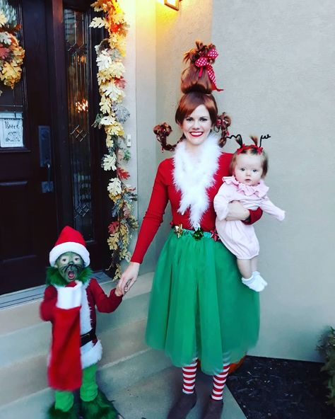 Baby Cindy Lou Who Costume, Toddler Grinch Costume, Mom and kid costumes, family costumes Toddler Grinch Costume, Diy Whoville Costumes, Whoville Costumes, Grinch Diy, Cindy Lou Who Costume, Grinch Day, Who Costume, Grinch Costume, Grinch Halloween