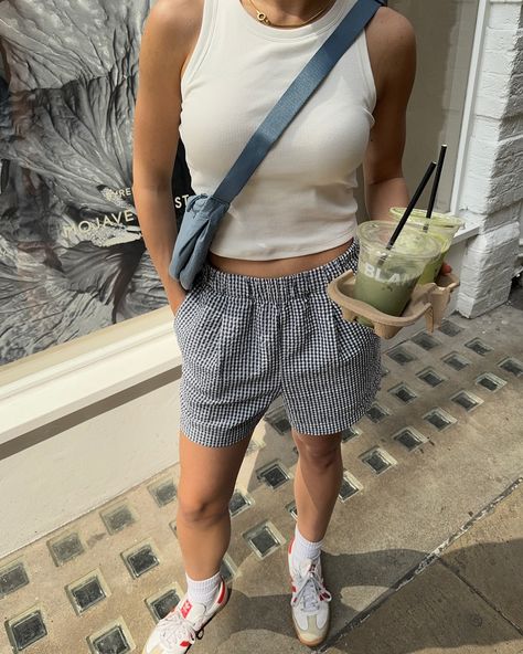 Linen Boxer Shorts Outfit, Boxer Short Outfits Midsize, Styling Boxer Shorts, Summer Outfits Boxer Shorts, Casual Summer Boxer Briefs, Short Style, Boxer Shorts Outfit, Outfit Pics, Summer Ootd, Summer Basics