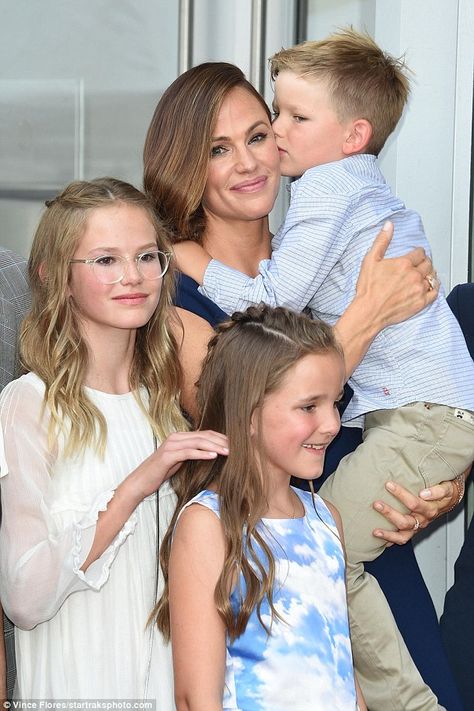 Jennifer Garner Kids, Ben And Jen, Pregnant Celebrities, Celebrity Families, Celebrity Kids, Celebrity Moms, Celebrity Babies, Jennifer Garner, Ben Affleck